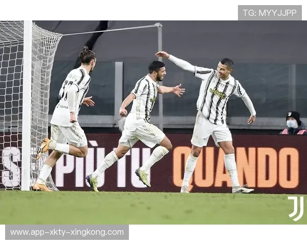 尤文中路插上完成致胜回传,前场配合成经典